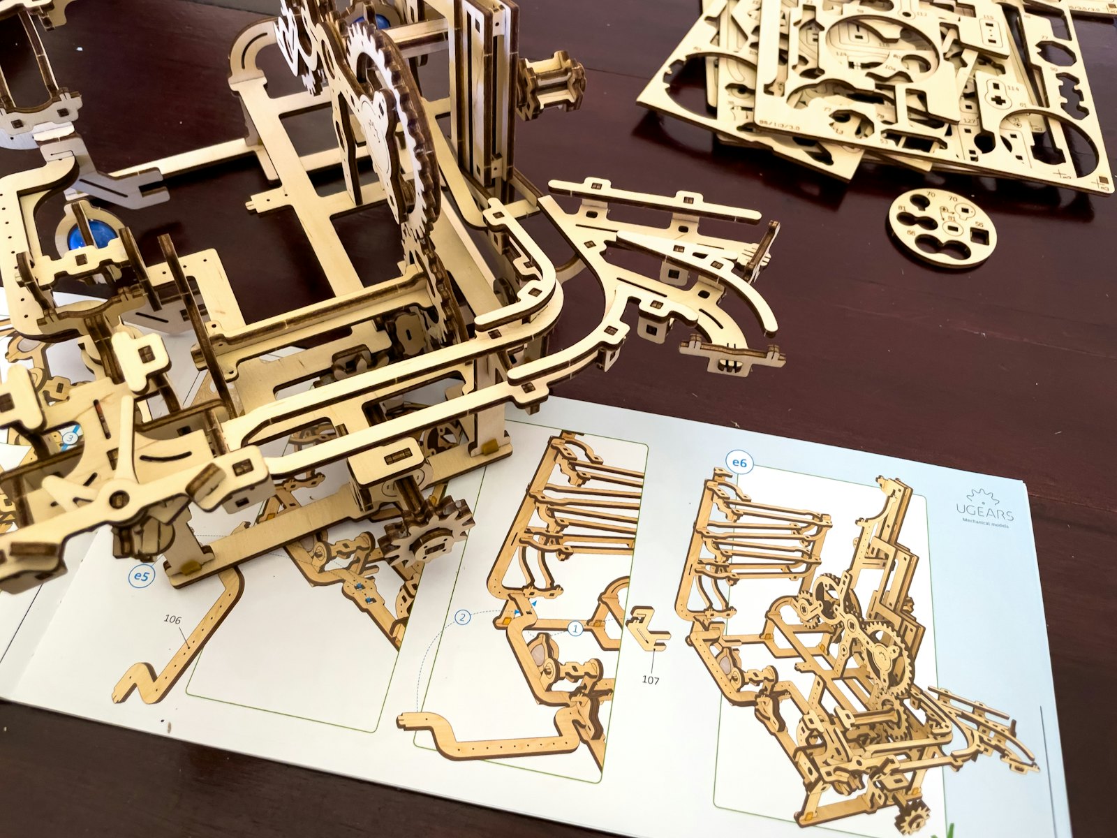 Modello in legno tagliato a laser pronto per essere assemblato